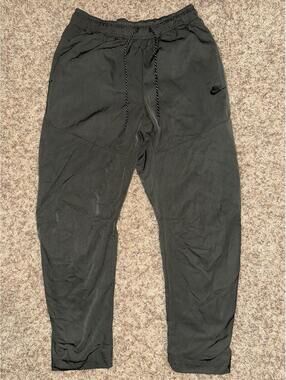 Nike Sportswear Tech Essentials Repel Pants Sample